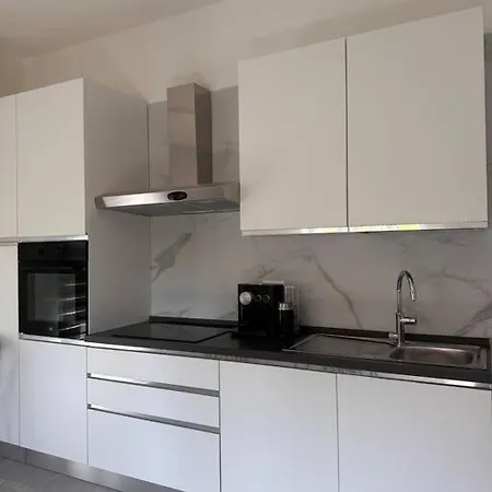 Dolce Garden - Private Parking, Self Check In Apartmán