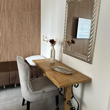 Dolce Garden - Private Parking, Self Check In Apartmán