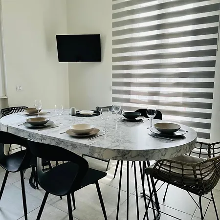 Dolce Garden - Private Parking, Self Check In Apartmán *